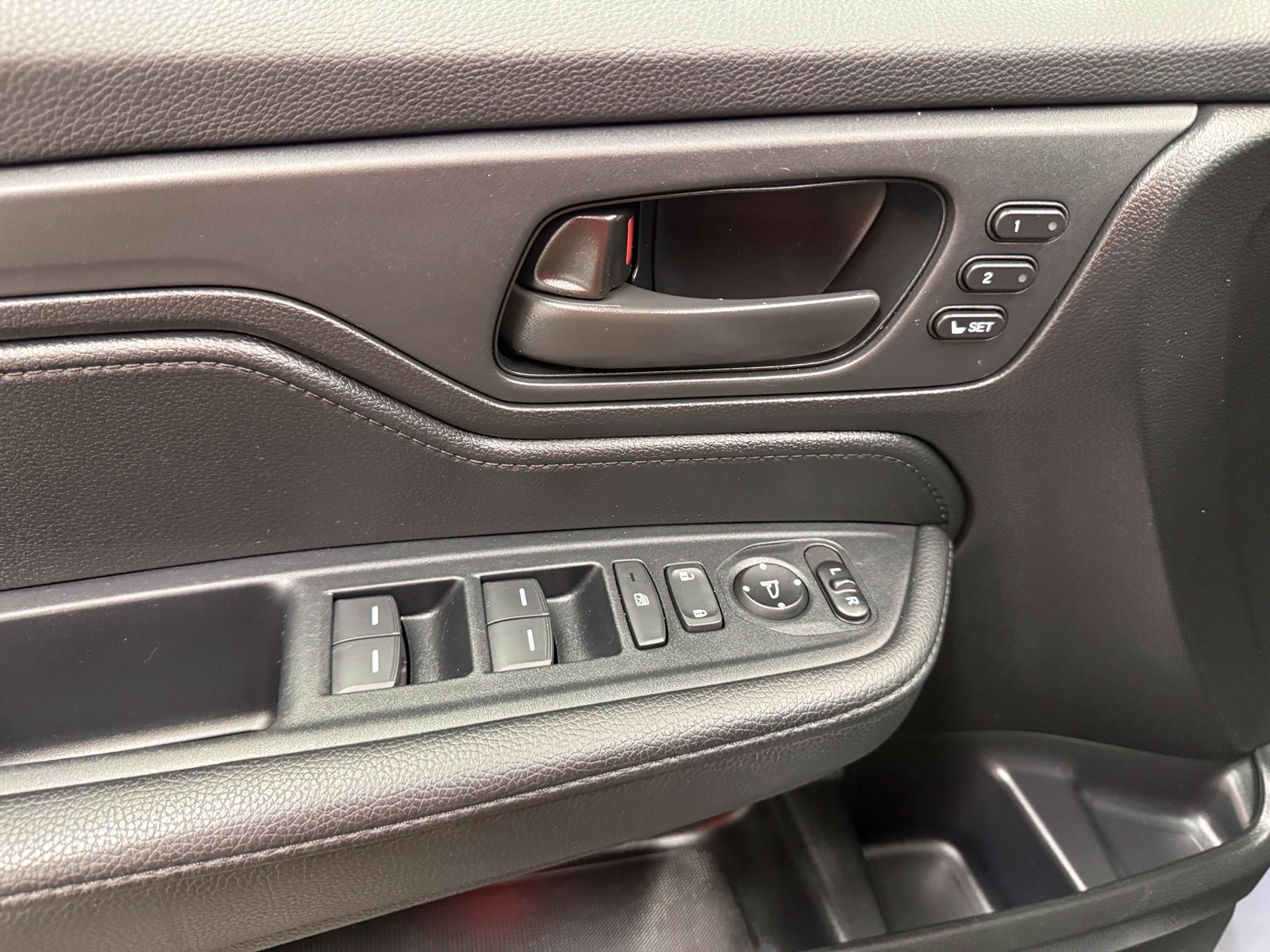 Used 2025 Honda Odyssey Sport-L image 11