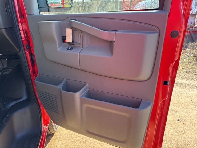 New 2026 GMC Savana 3500 w/ Driver Convenience Package RWD image 27