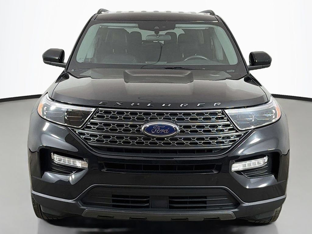 Used 2023 Ford Explorer XLT w/ Equipment Group 202A AWD/4WD image 12