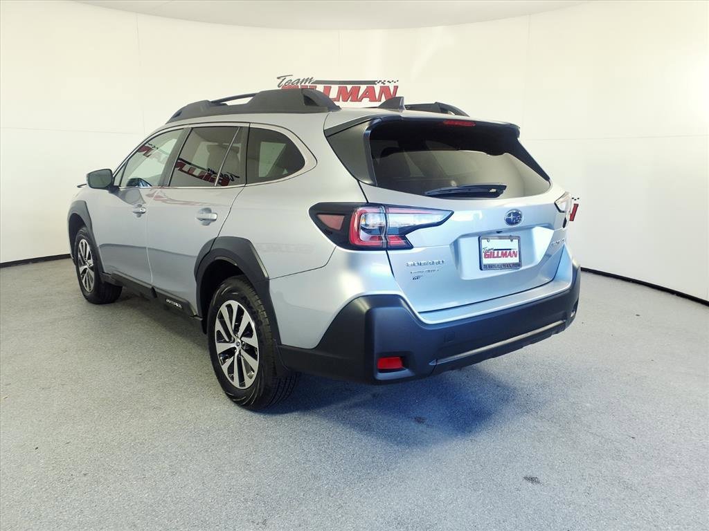 Certified 2025 Subaru Outback Premium image 2