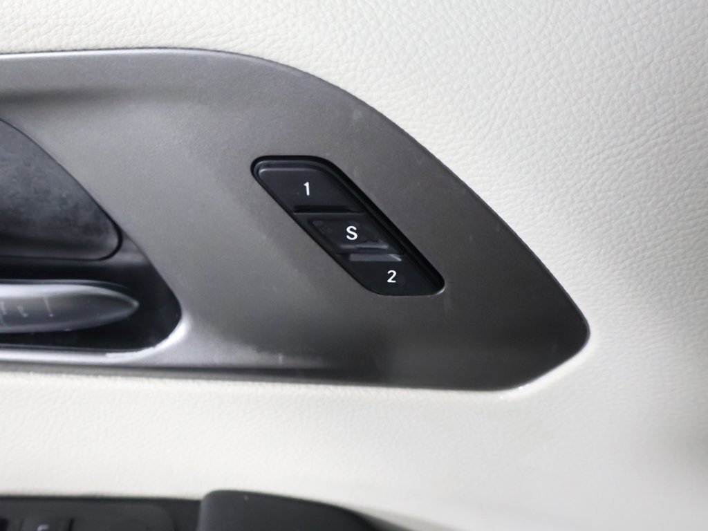 Used 2020 Chrysler Pacifica Touring-L image 33