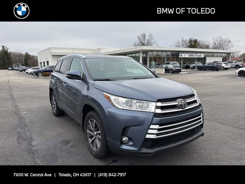 Used 2018 Toyota Highlander XLE image 1