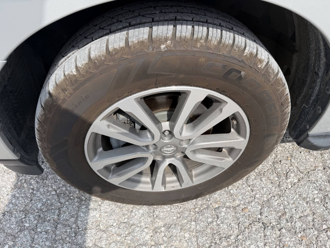 Used 2016 Nissan Pathfinder SV AWD/4WD image 9