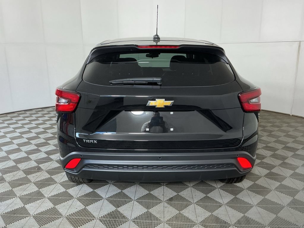 New 2026 Chevrolet Trax LS w/ LS Convenience Package FWD image 6