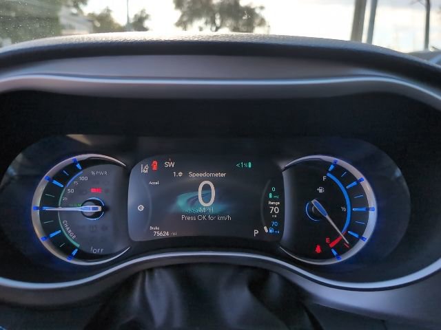 Used 2021 Chrysler Pacifica Touring-L w/ Uconnect Theater Family Group image 12