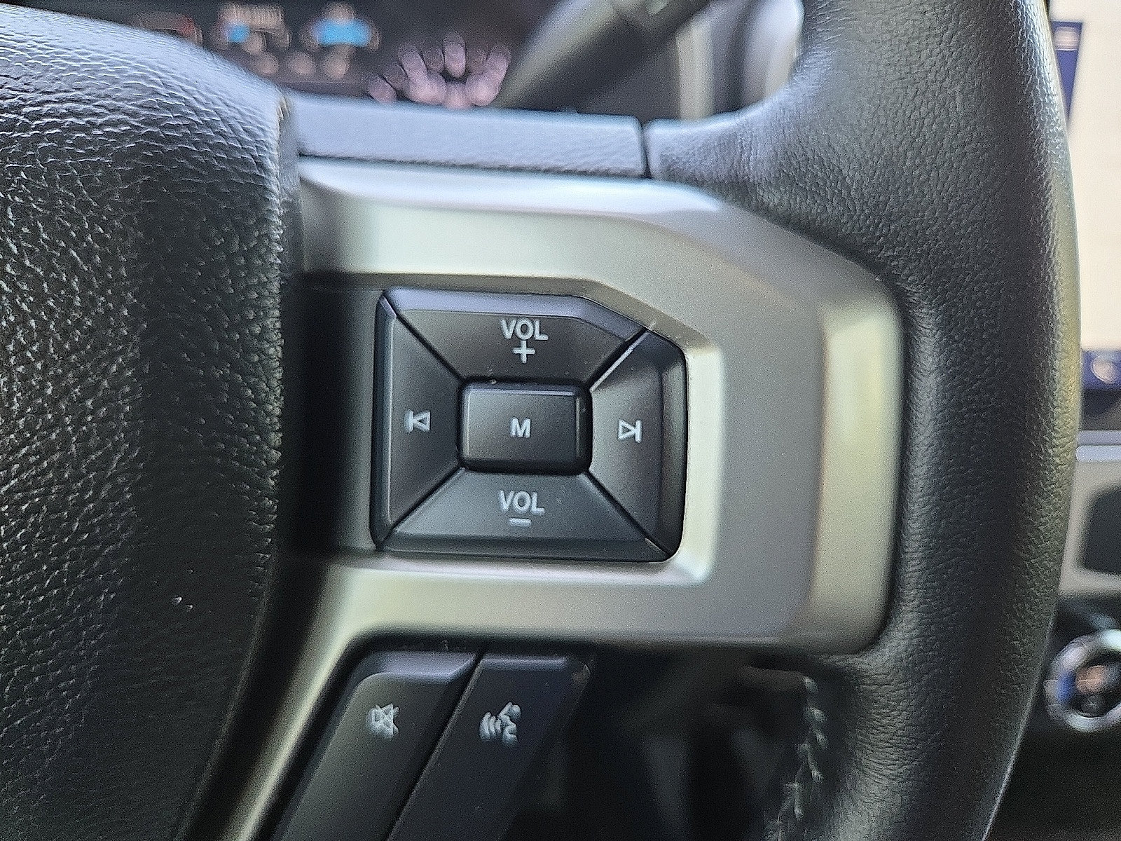 Used 2022 Ford F250 Lariat w/ Black Appearance Package AWD/4WD image 24