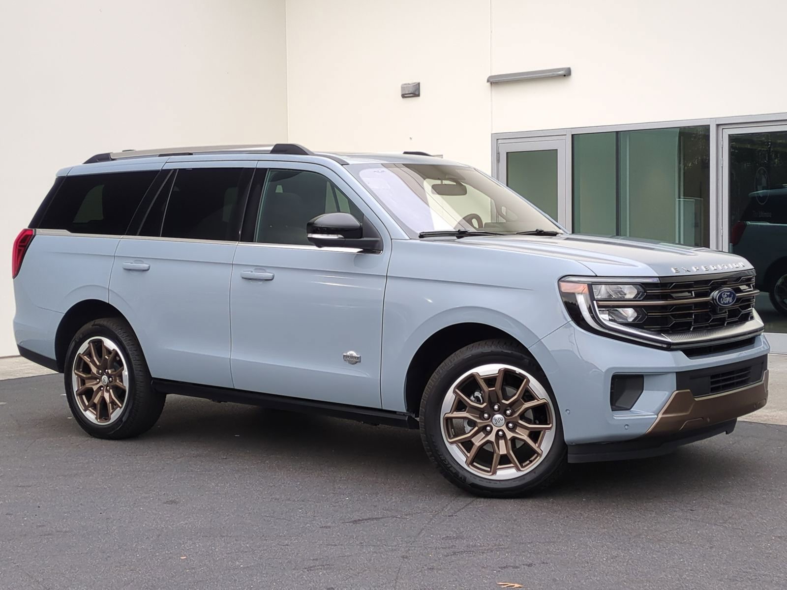 Used 2025 Ford Expedition King Ranch image 2