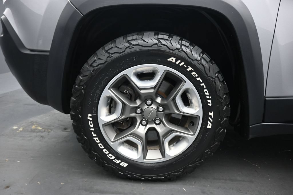 Used 2019 Jeep Cherokee Trailhawk AWD/4WD image 50