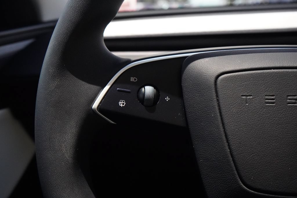Used 2026 Tesla Model Y AWD image 30