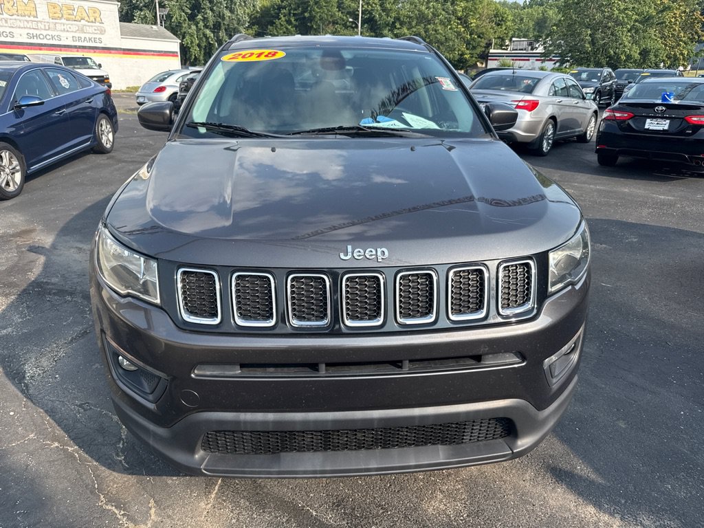 Used 2018 Jeep Compass Latitude w/ Popular Equipment Group AWD/4WD image 2