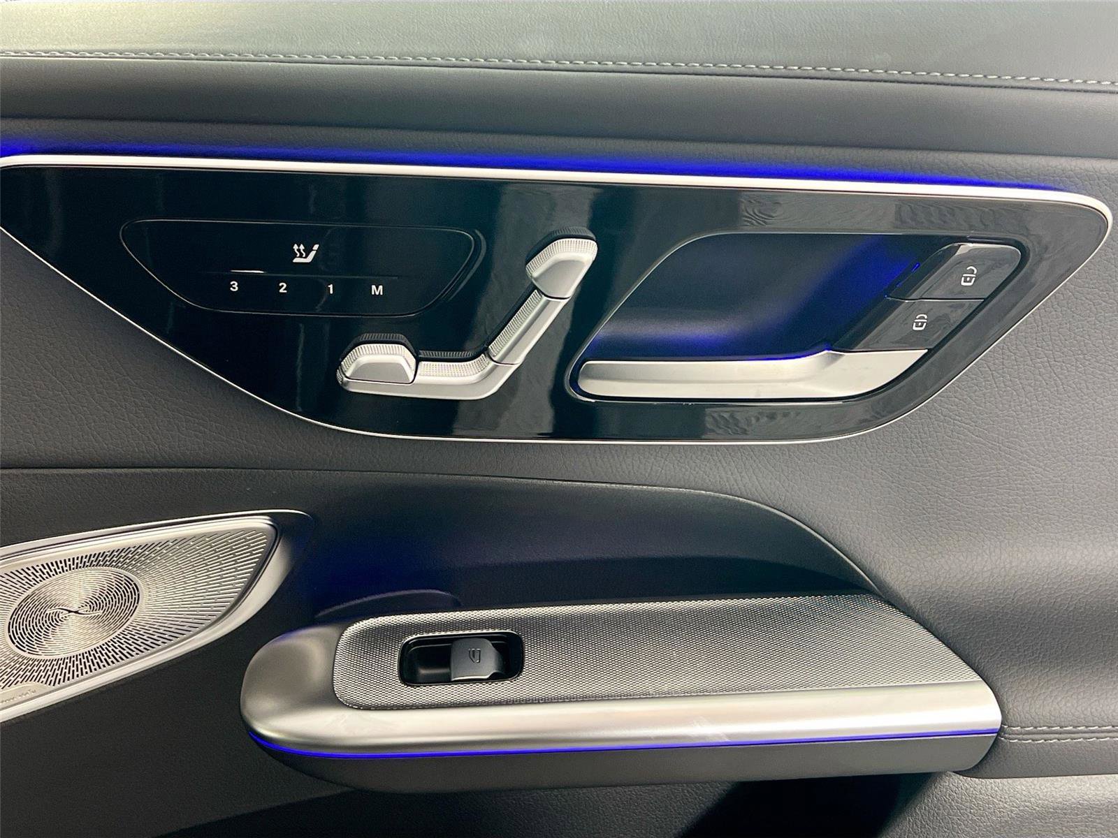 Used 2025 Mercedes-Benz GLC 300 4MATIC image 31