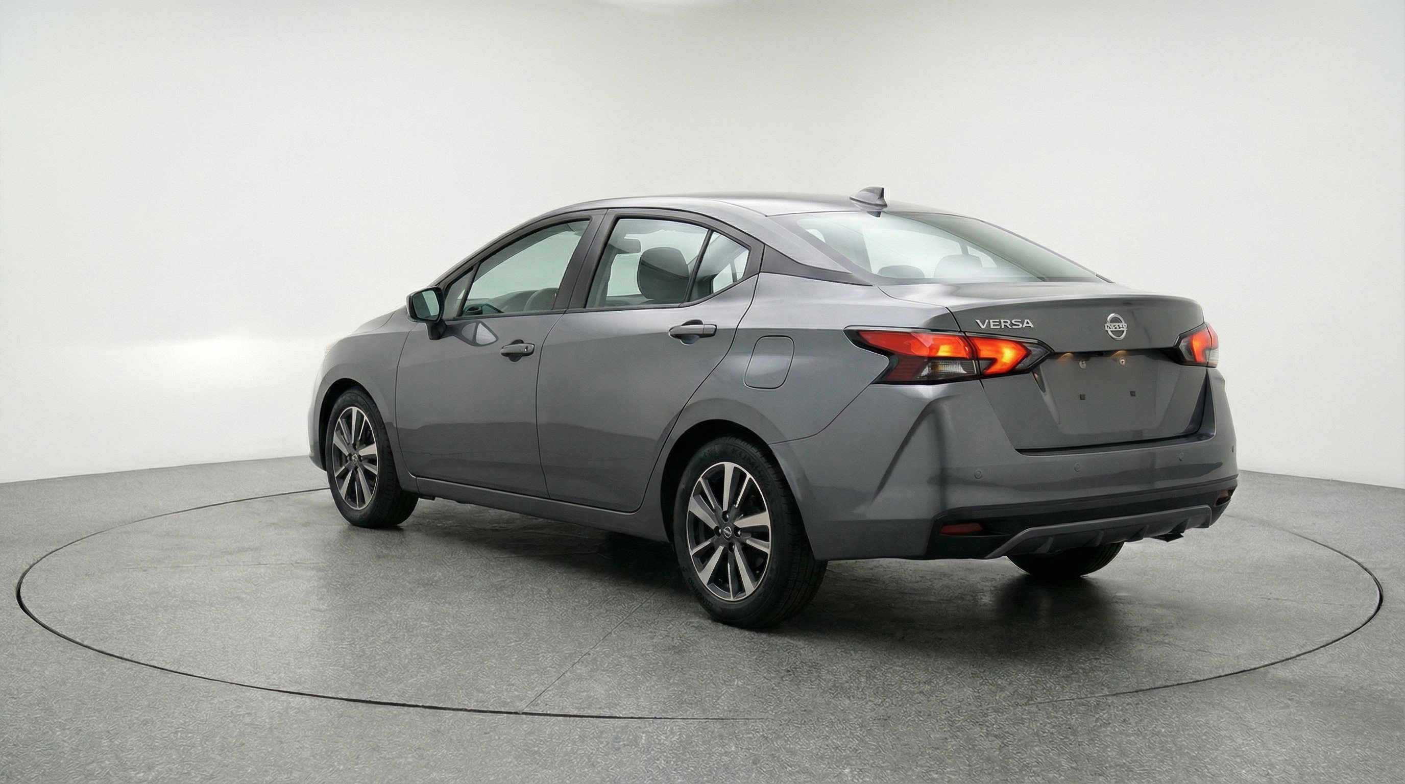 Used 2025 Nissan Versa SV image 6