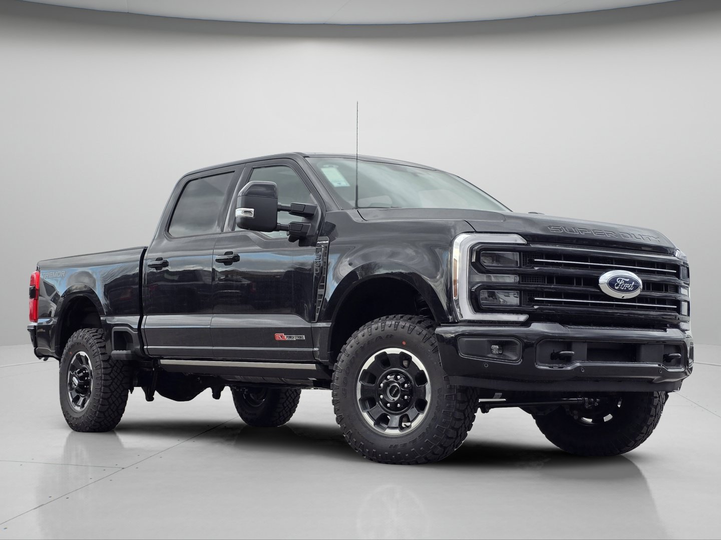 New 2026 Ford F350 Platinum w/ Tremor Off-Road Package AWD/4WD image 2