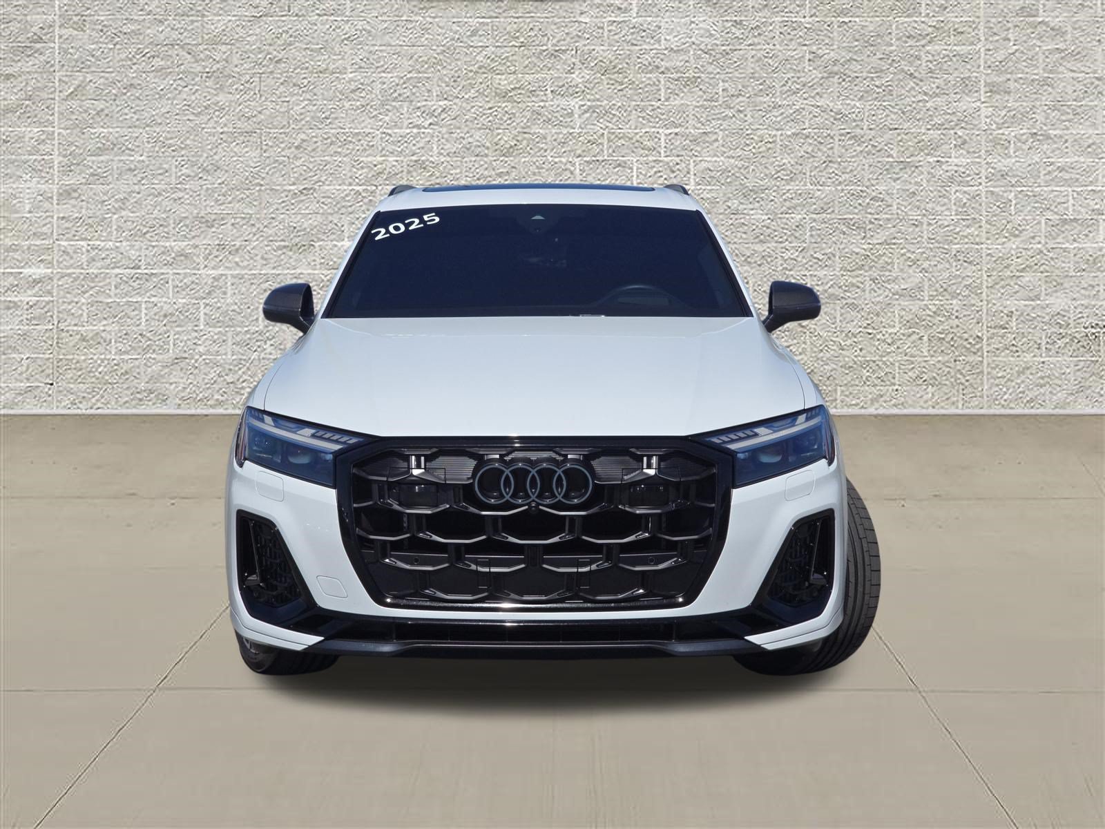 Used 2025 Audi SQ7 Prestige AWD/4WD image 2
