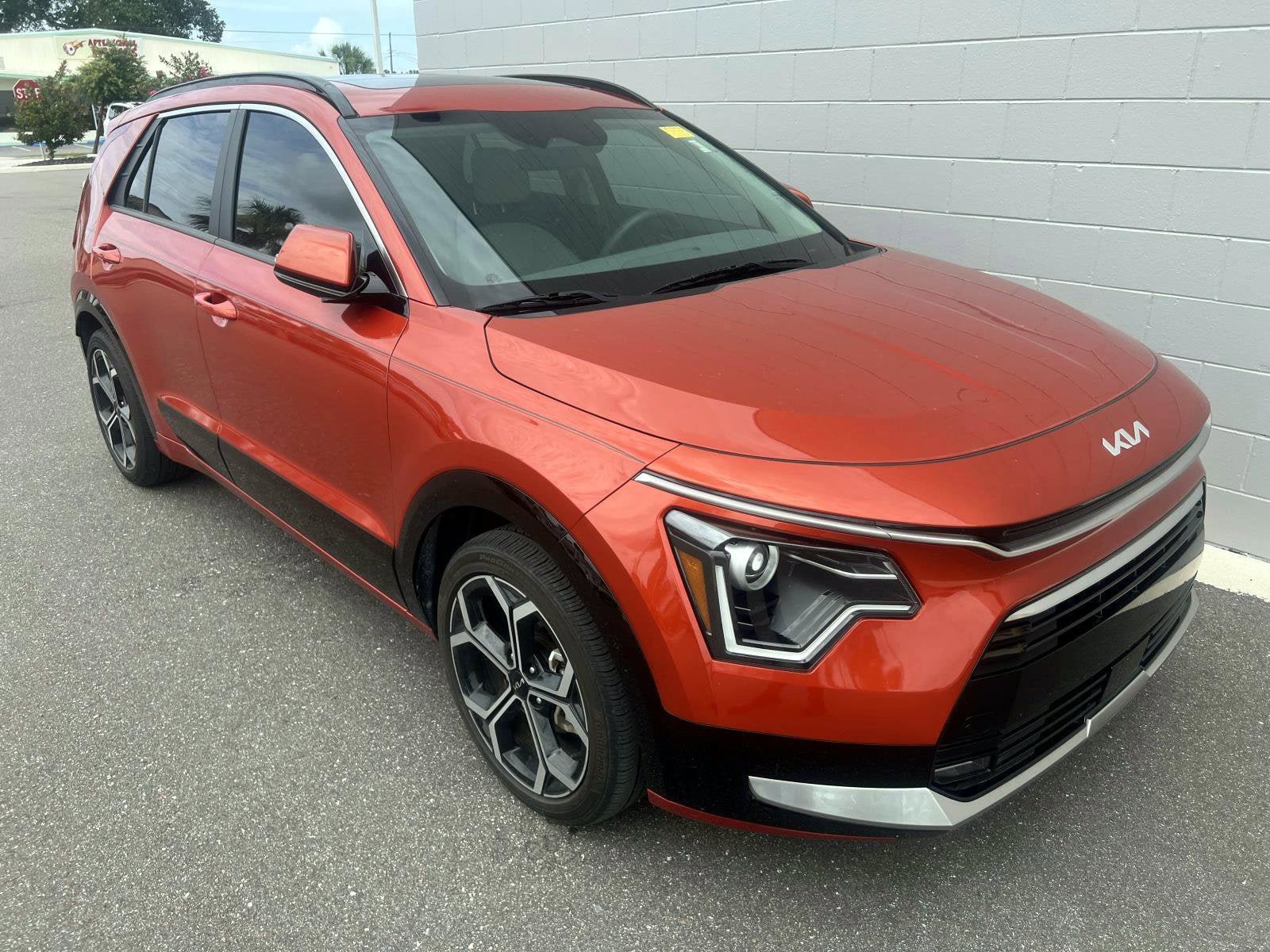 Certified 2023 Kia Niro EX Touring FWD image 1