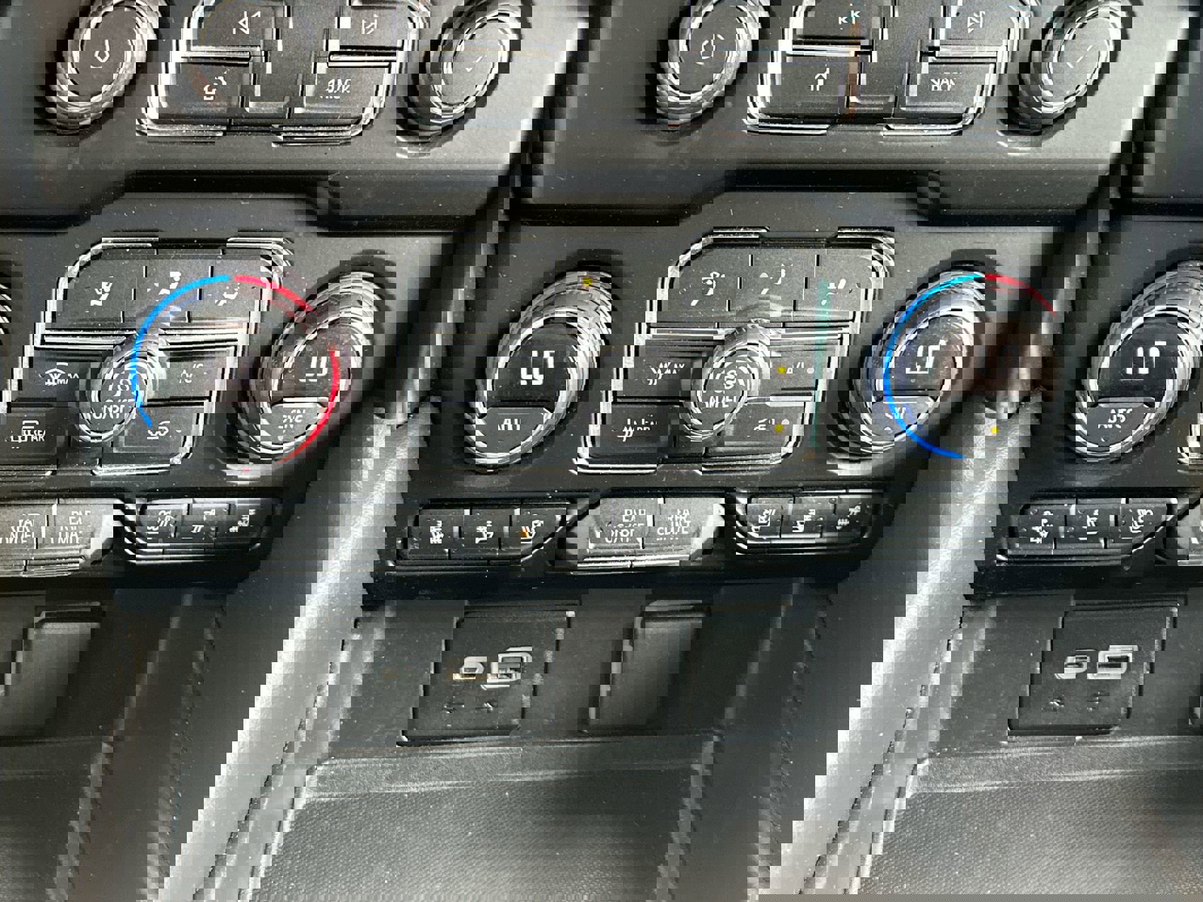 Used 2021 Chevrolet Suburban High Country image 19