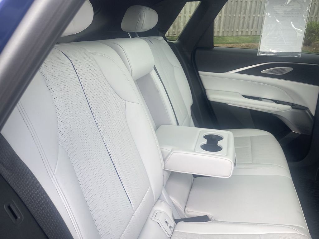 Used 2024 Cadillac Lyriq Luxury AWD/4WD image 30