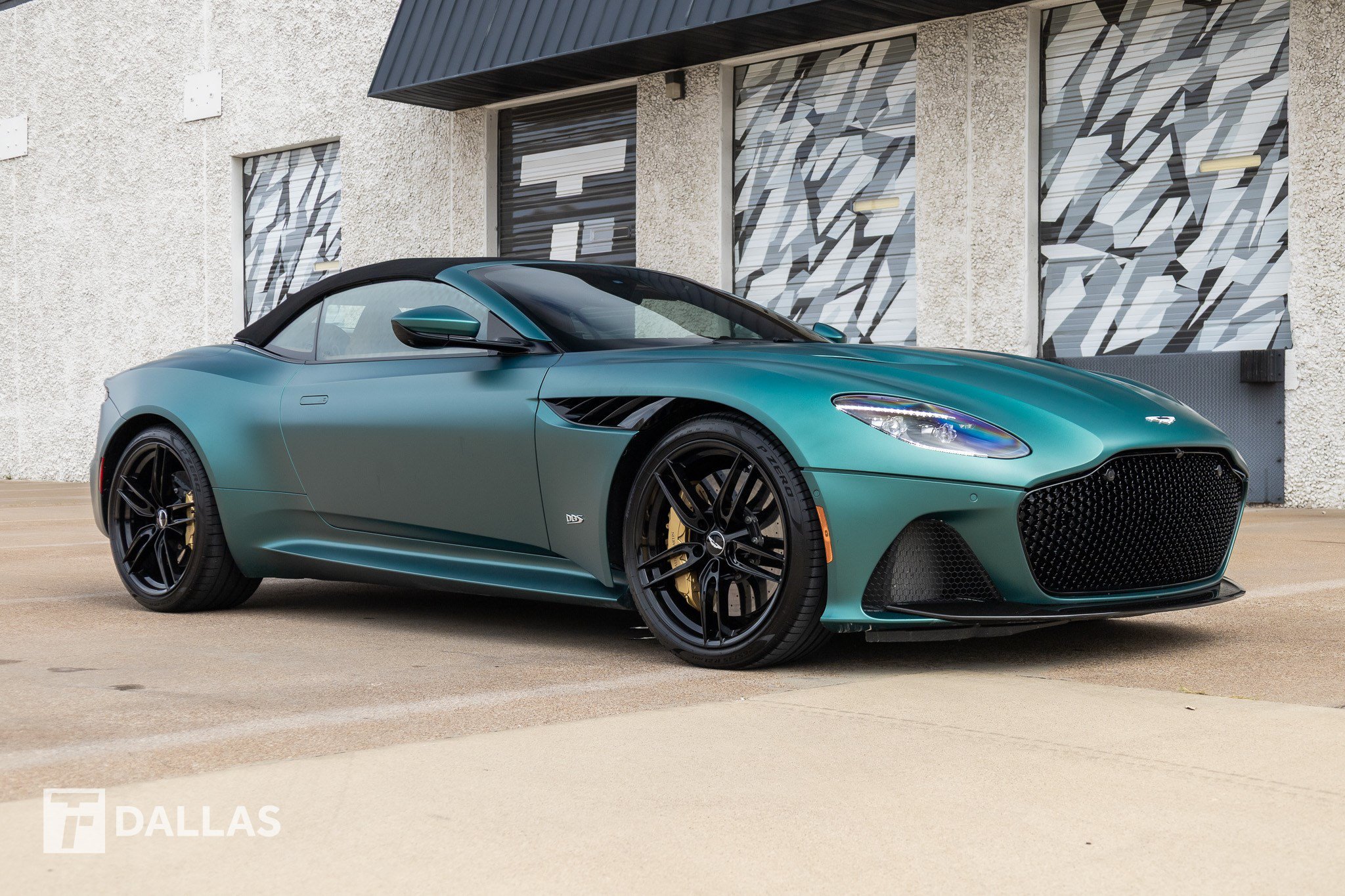 Used 2023 Aston Martin DBS Superleggera Volante RWD image 18