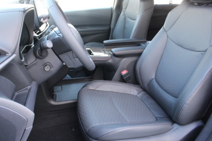 New 2026 Toyota Sienna Platinum AWD/4WD image 10