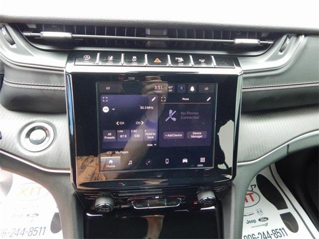 Used 2025 Jeep Grand Cherokee Laredo image 21