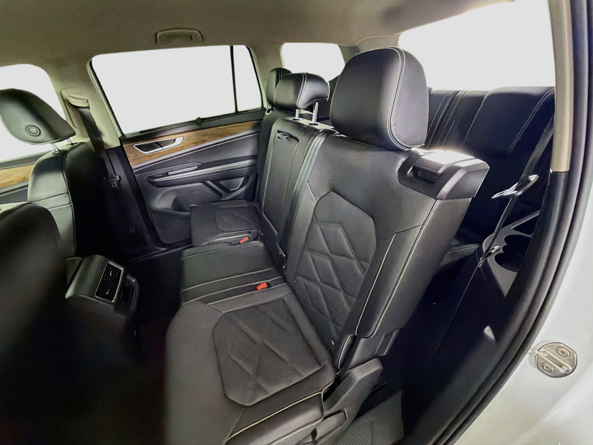 Used 2024 Volkswagen Atlas SE AWD/4WD image 28