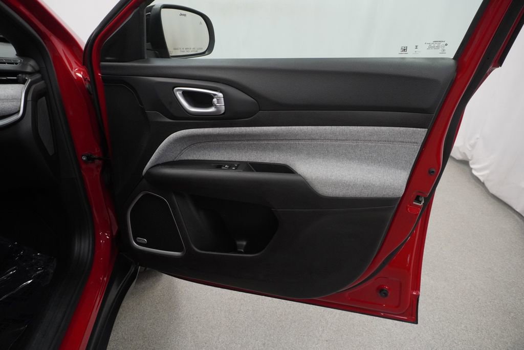 Used 2023 Jeep Compass Latitude w/ Sun and Sound Group AWD/4WD image 46