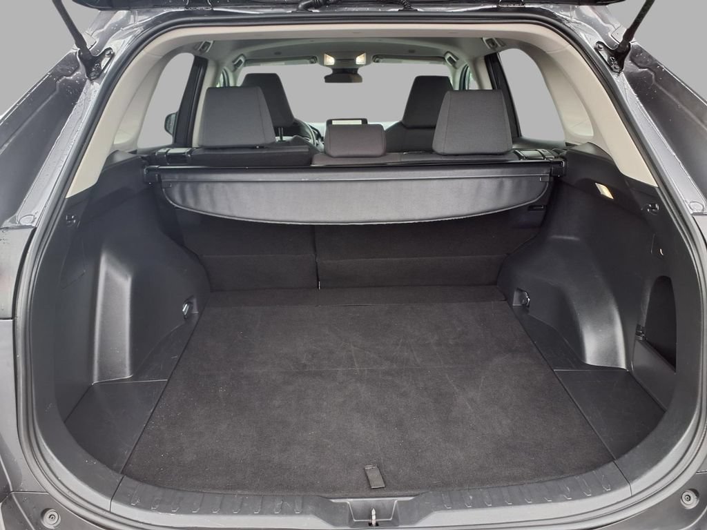 Used 2025 Toyota RAV4 XLE FWD image 24