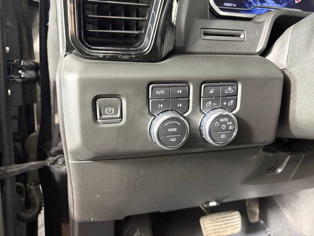 Used 2024 GMC Sierra 2500 AT4 AWD/4WD image 13