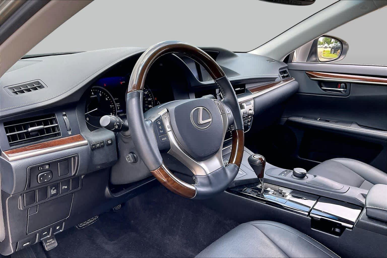 Used 2015 Lexus ES 350 w/ Premium Package FWD image 15