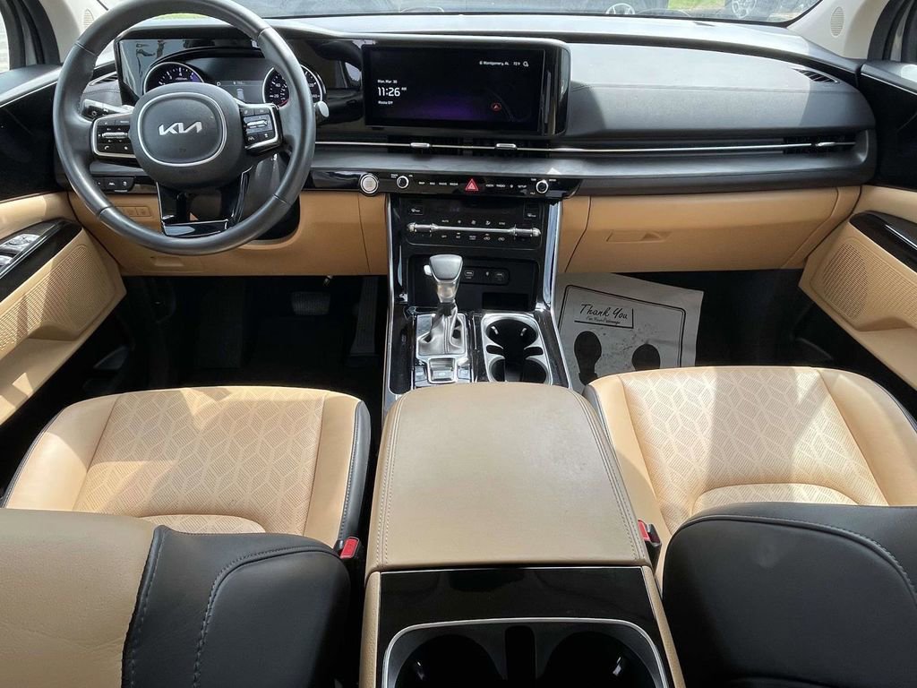 Used 2024 Kia Carnival EX FWD image 11