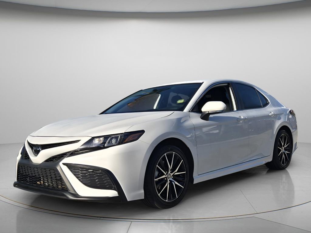 Used 2024 Toyota Camry SE image 8