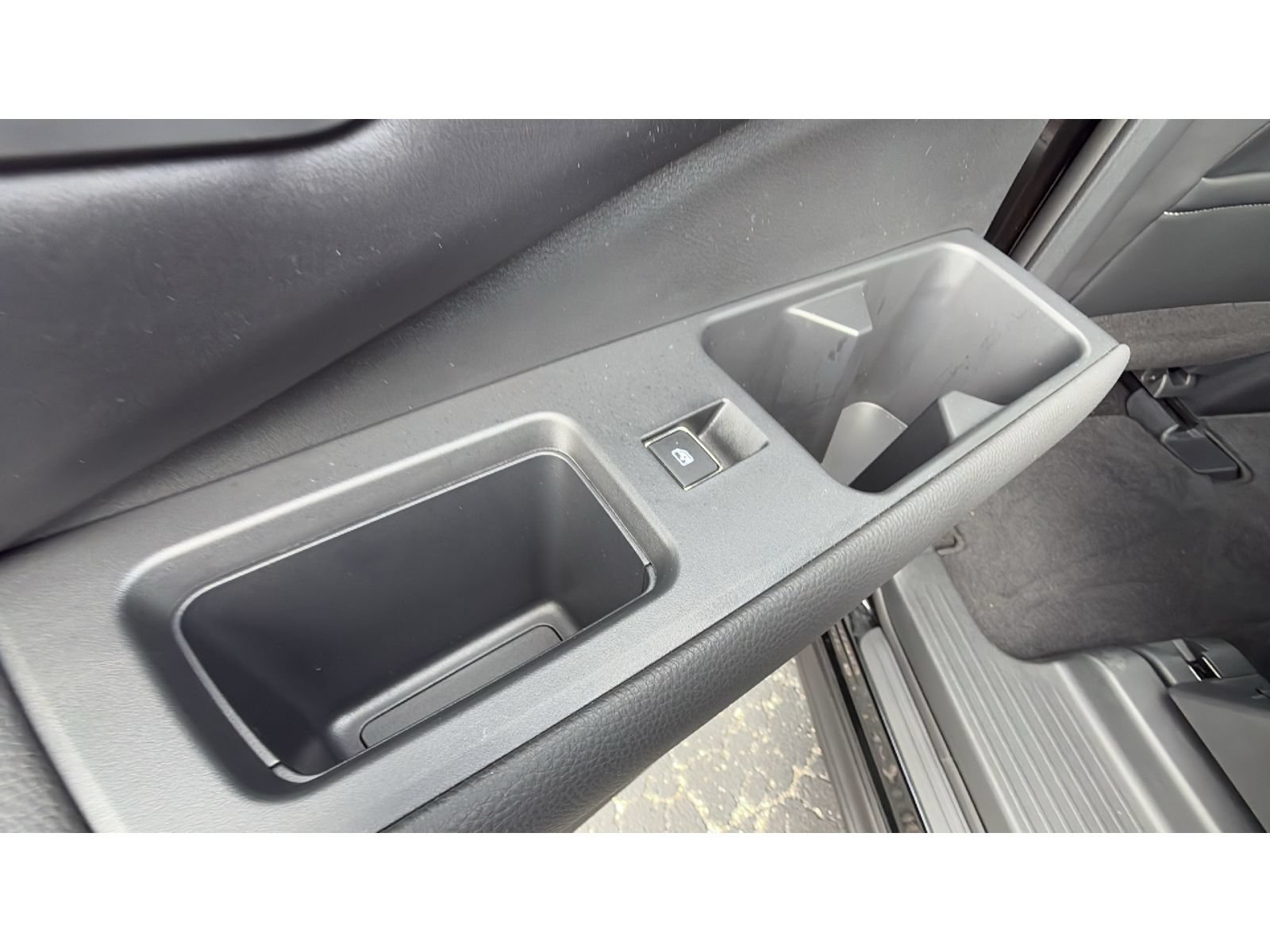 Used 2025 Nissan Pathfinder Platinum AWD/4WD image 38