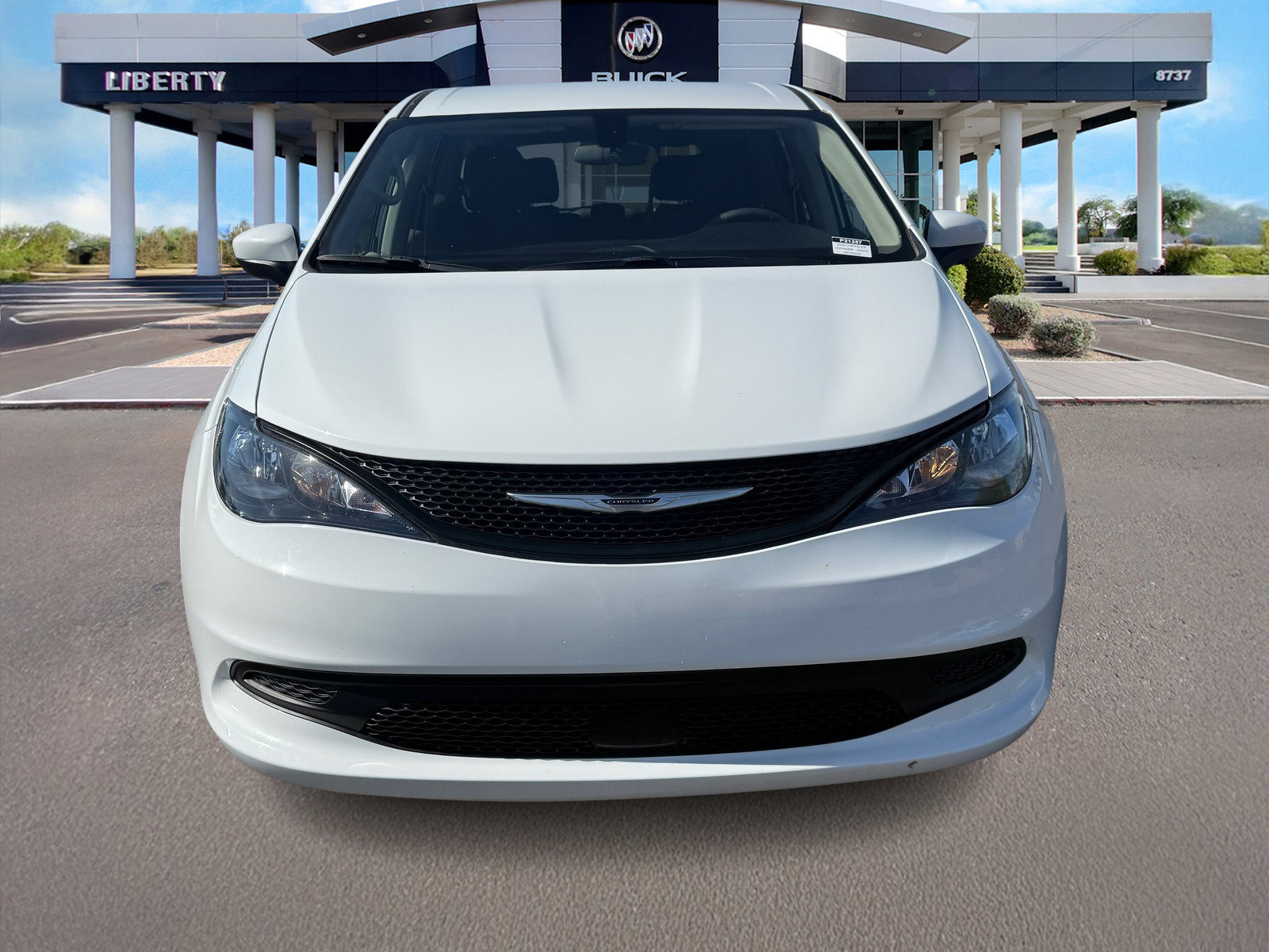 Used 2022 Chrysler Voyager LX image 5
