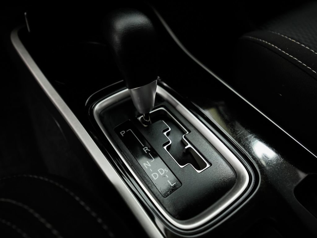 Used 2020 Mitsubishi Outlander ES image 29