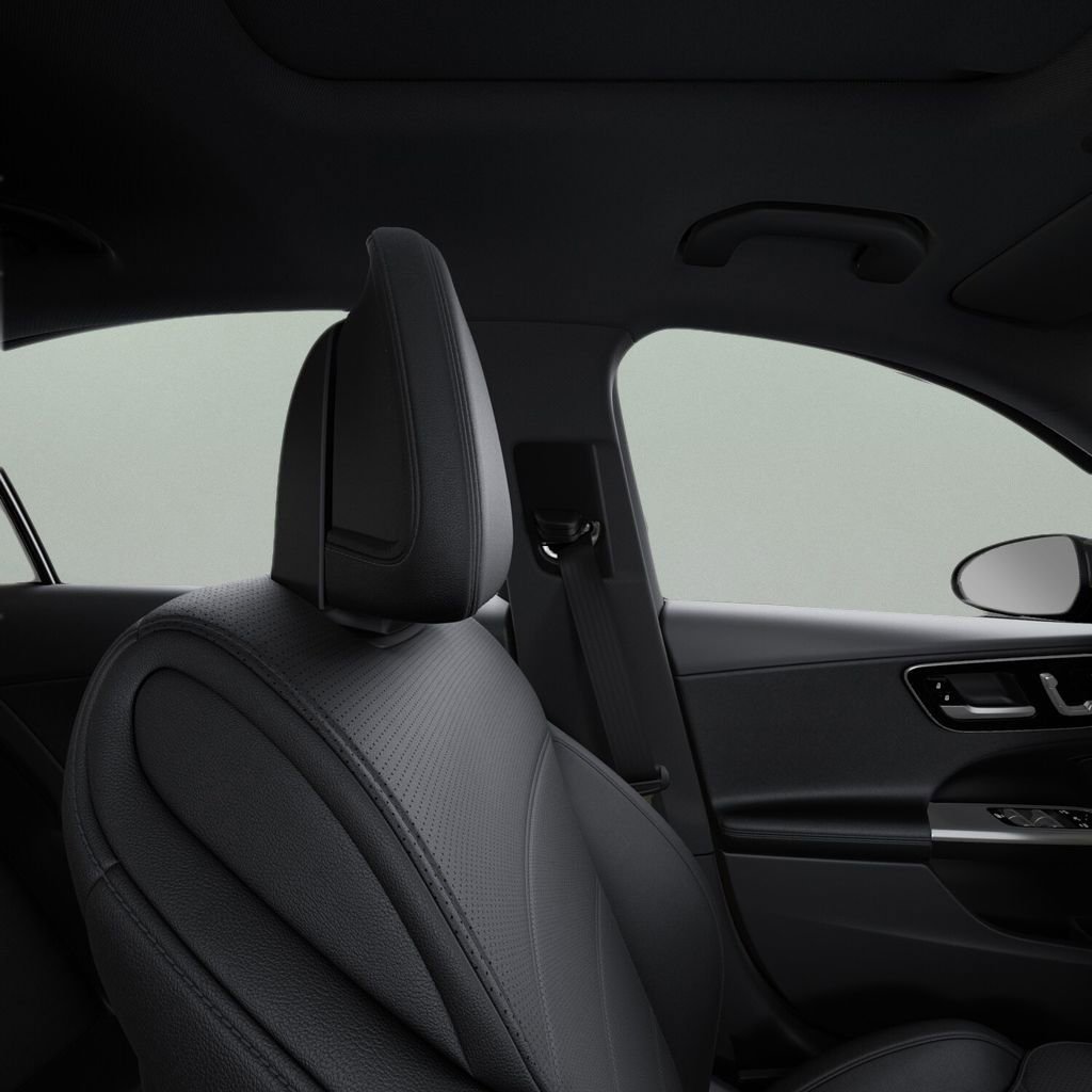 Used 2025 Mercedes-Benz C 300 Sedan image 43