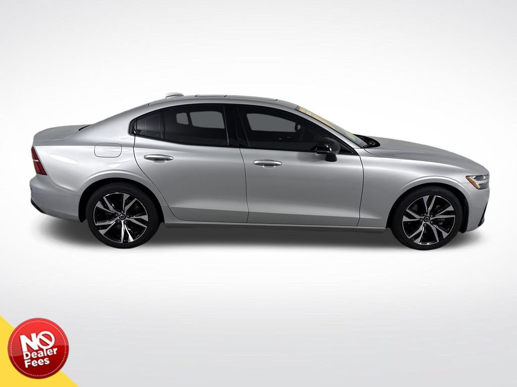 Used 2025 Volvo S60 B5 Core FWD image 2