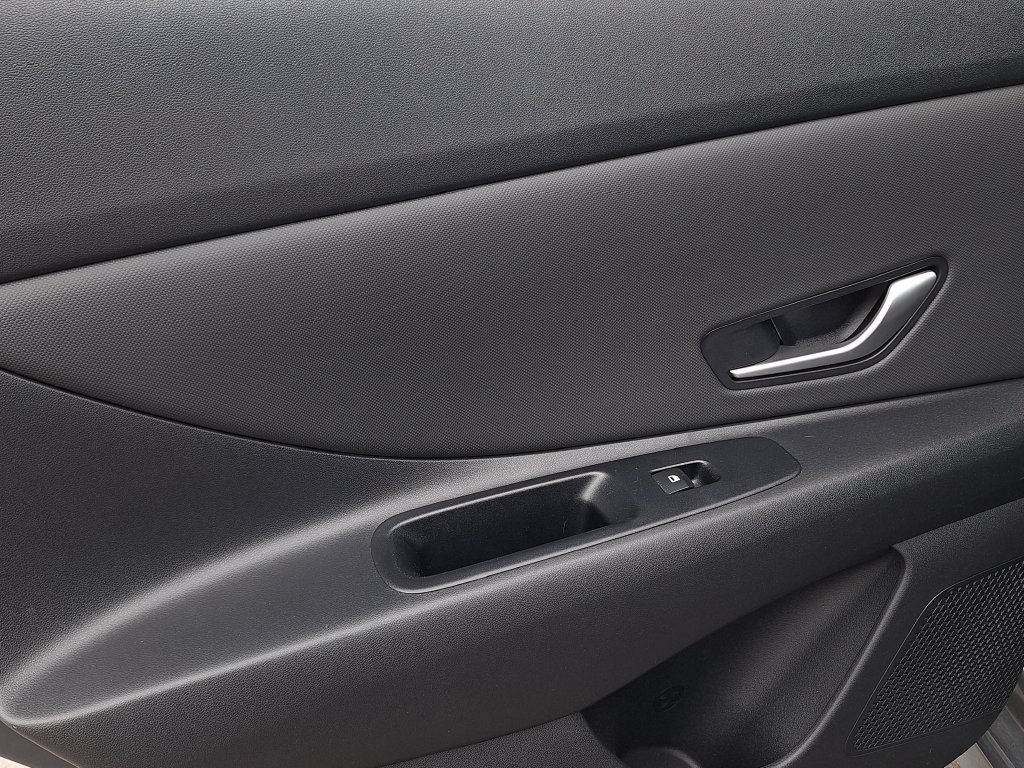 Certified 2024 Hyundai Elantra Limited FWD image 13