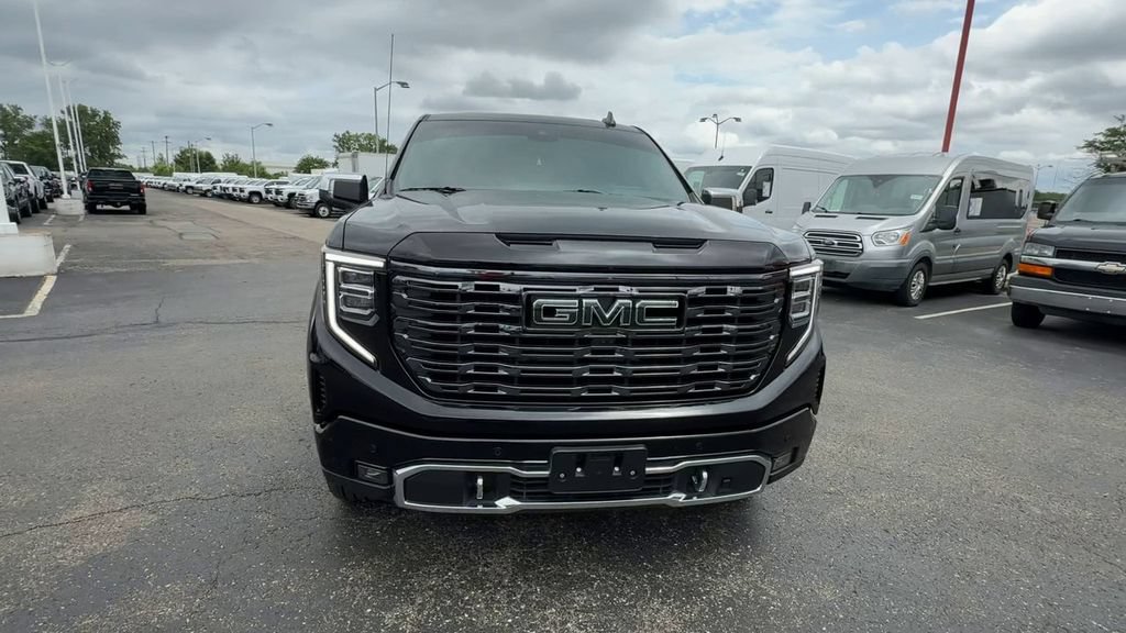 Used 2025 GMC Sierra 1500 Denali Ultimate AWD/4WD image 3