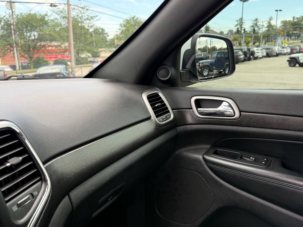 Used 2018 Jeep Grand Cherokee Altitude AWD/4WD image 22
