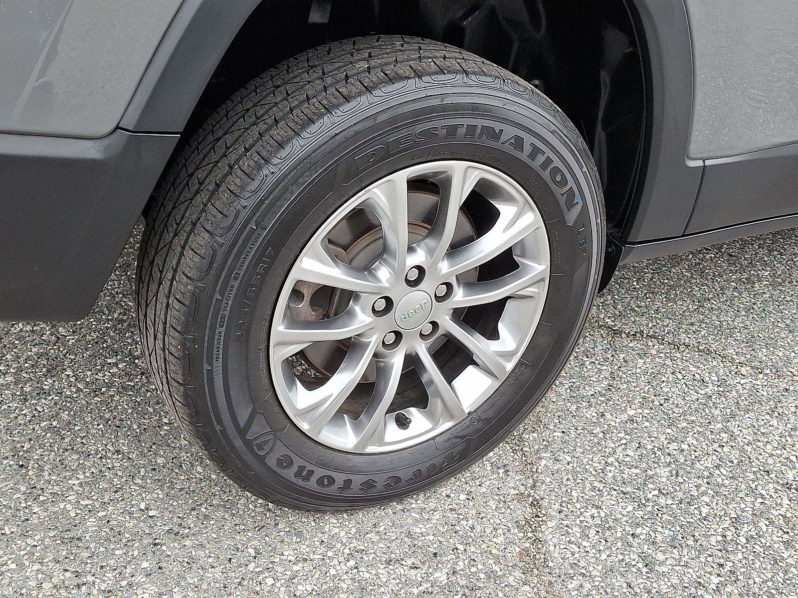 Used 2021 Jeep Cherokee Latitude Lux w/ Comfort/Convenience Group image 29