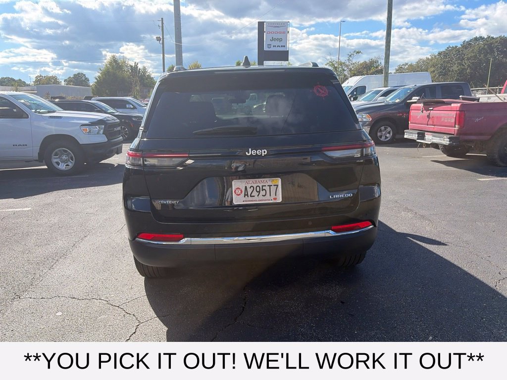 Used 2025 Jeep Grand Cherokee Laredo X w/ Luxury Tech Group I RWD image 5