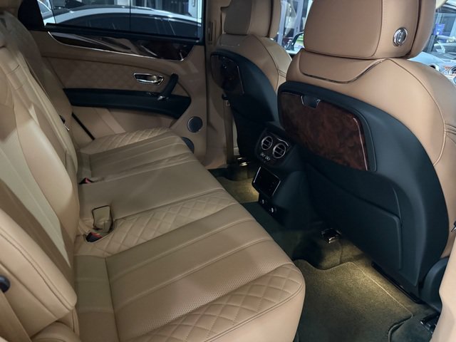 Used 2017 Bentley Bentayga AWD/4WD image 20