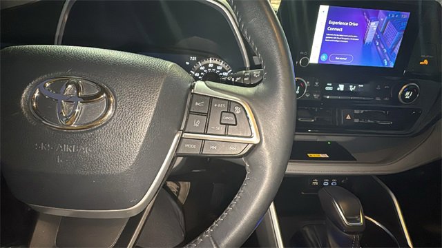 Used 2023 Toyota Highlander XLE image 15