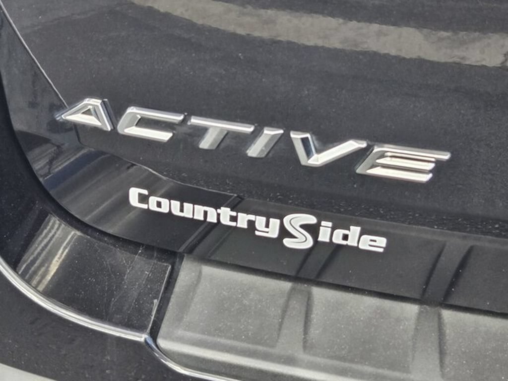 Used 2025 Ford Explorer Active w/ Active Comfort Package RWD image 32