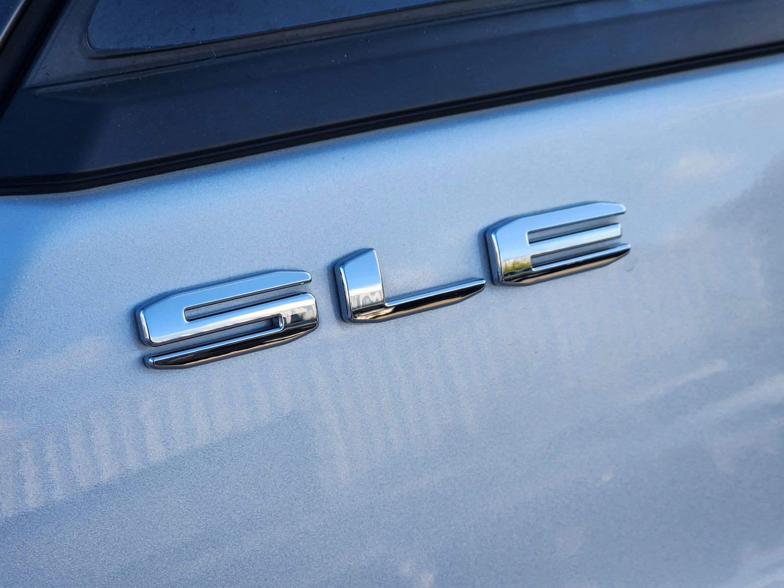 Used 2022 GMC Terrain SLE w/ Driver Convenience Package image 12