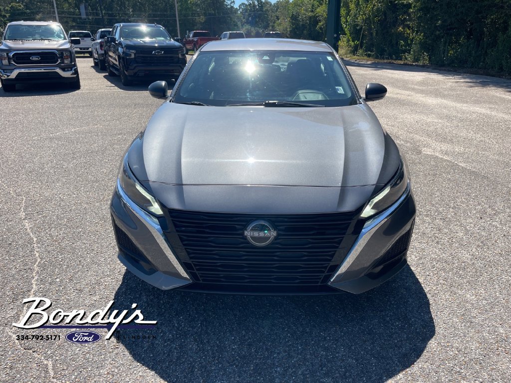 Used 2025 Nissan Altima 2.5 SV FWD image 2