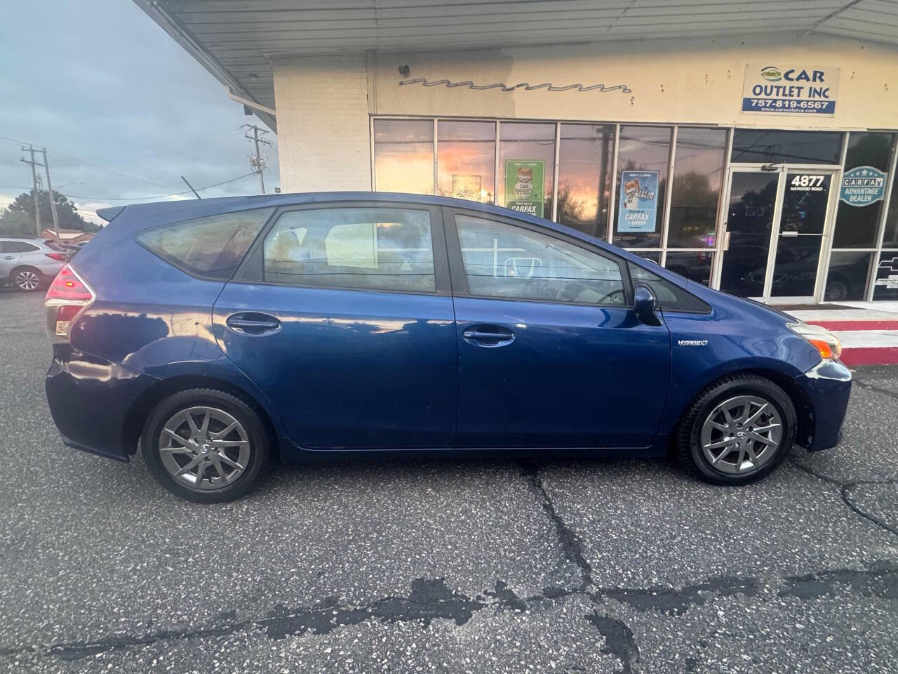 Used 2015 Toyota Prius V Five image 1