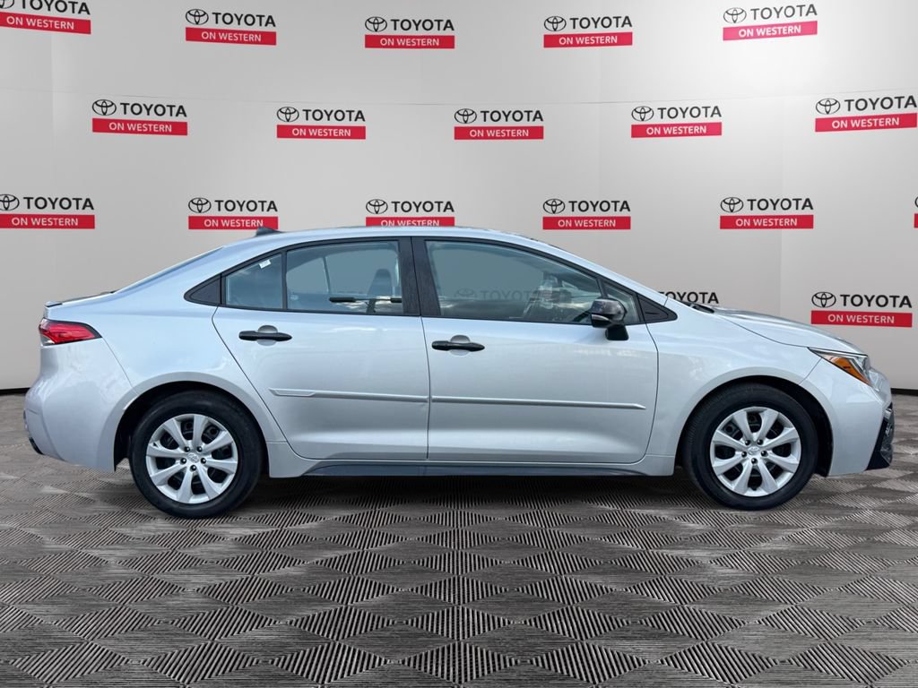 Used 2022 Toyota Corolla SE FWD image 4