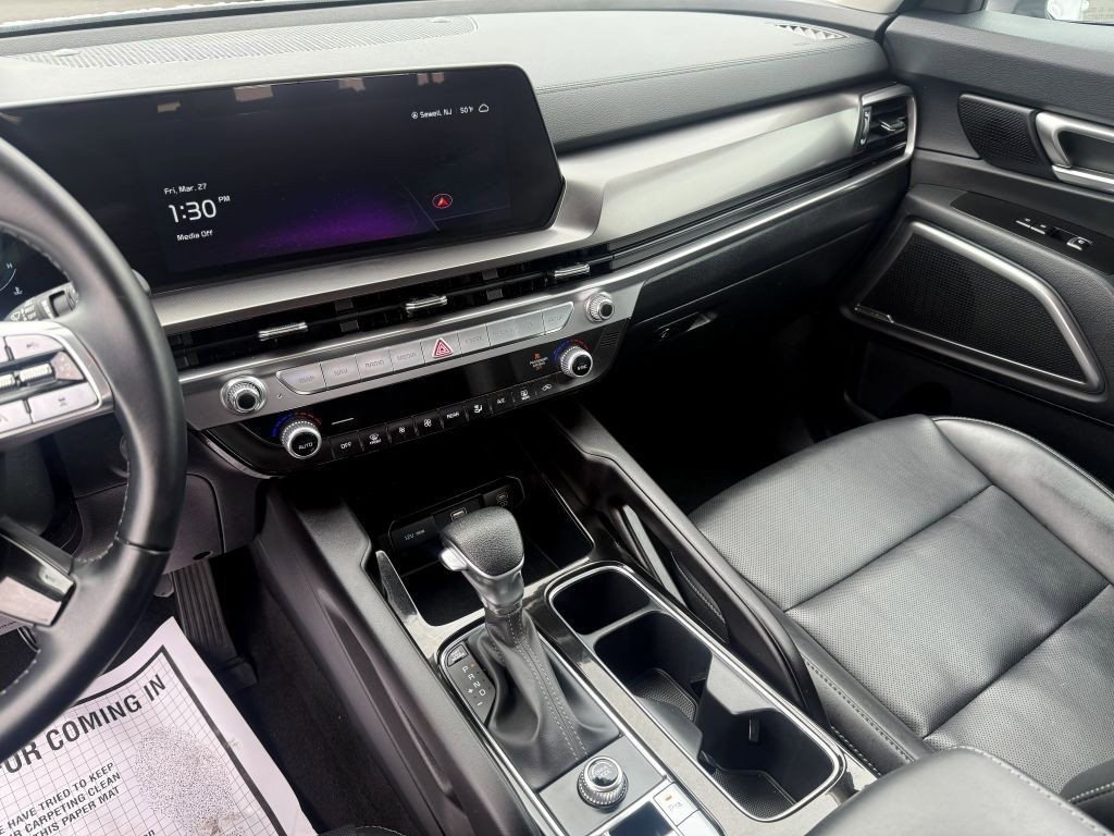Used 2025 Kia Telluride LX image 13