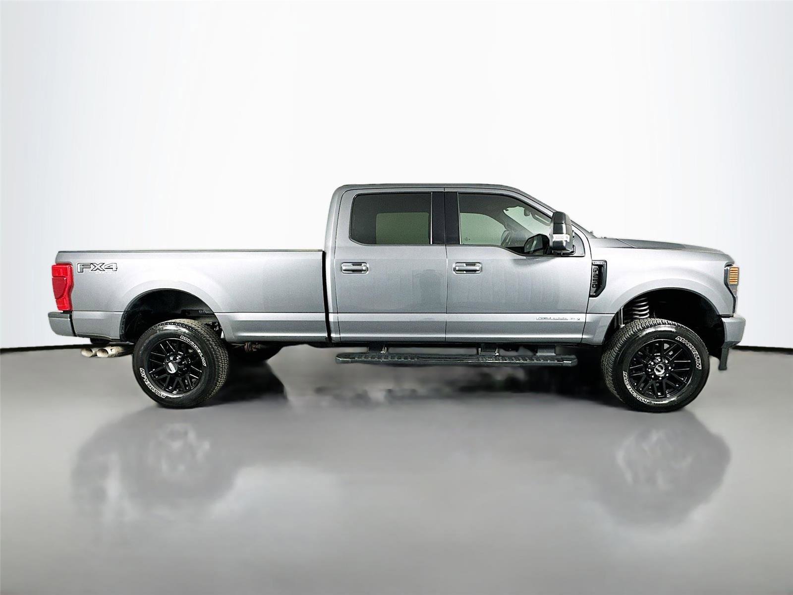 Used 2022 Ford F250 Lariat w/ Black Appearance Package image 17